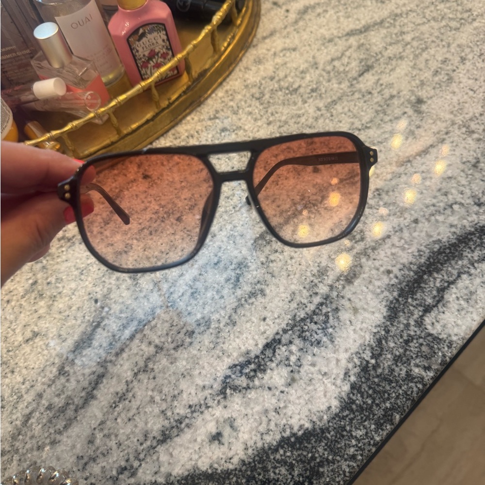 Stylish Black Sunglasses with Pink Lenses